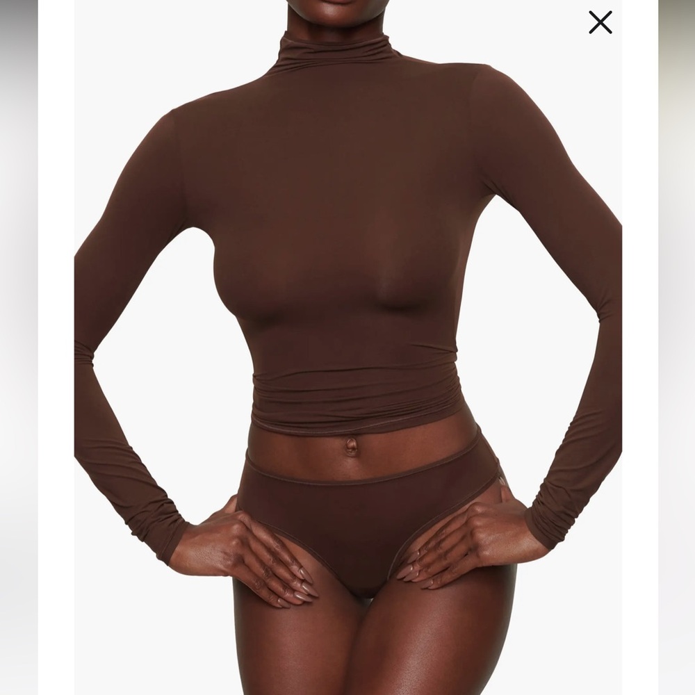 SKIMS NWT Fits Everybody Long Sleeved Turtleneck Top - Cocoa